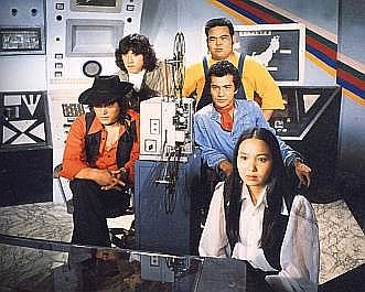 front: Peggy Matsuyama; middle: Shinmei, Akira; Kaijou, Tsuyoshi; back: Asuka, Kenji; Kumano, Daigorou